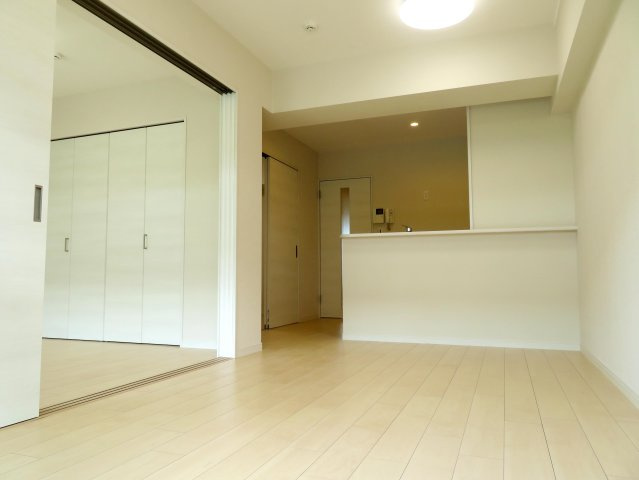 エクレール南越谷の居間・リビング|※施工例　冬でもあたたかく、昼間は照明いらず。光と一緒に過ごす、心地よい毎日がここにあります♪