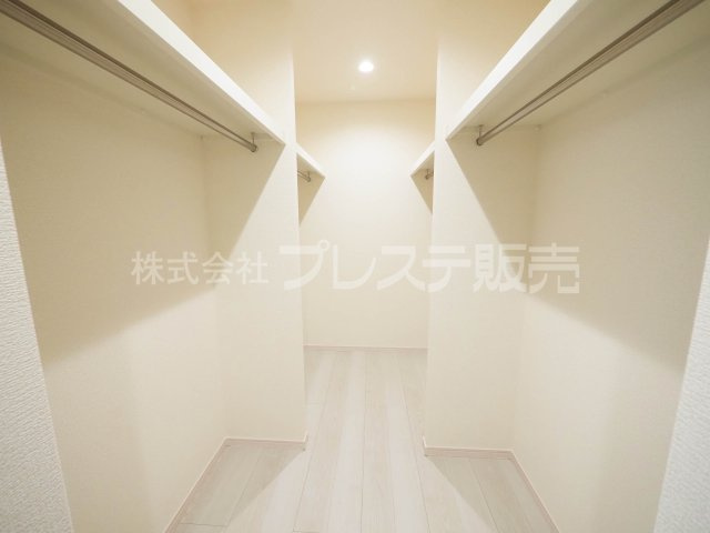 大和郡山市北郡山町の新築一戸建の収納|現地写真（２号地ファミリークローゼット）大容量のファミリークローゼットです♪