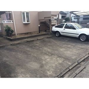 金屋ハイツの駐車場