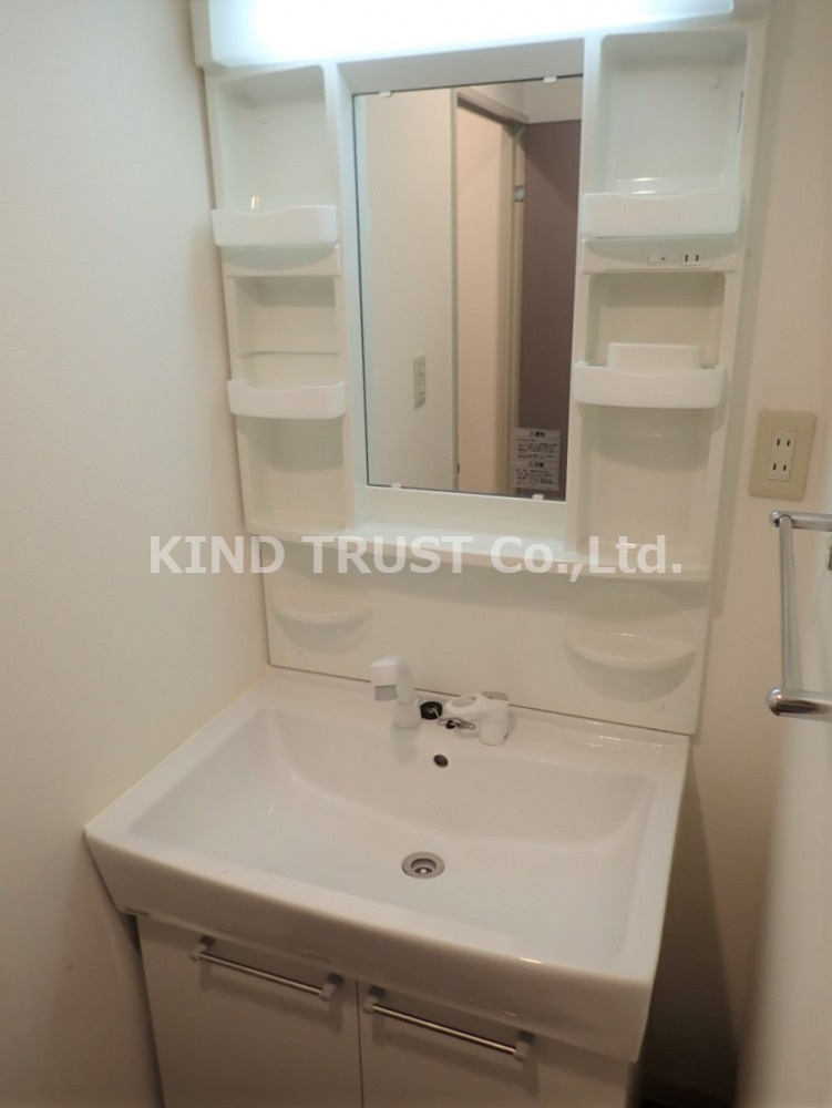 トータス西天満の洗面所|明るい洗面所です