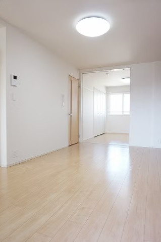 宮城県大崎市３棟一括の居間・リビング