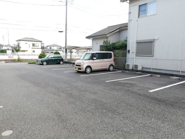 アロンディールⅡの駐車場