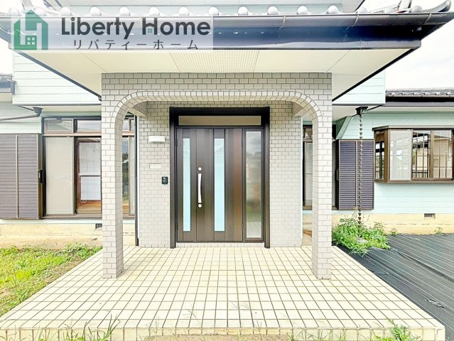 古河市中田　中古戸建のエントランス