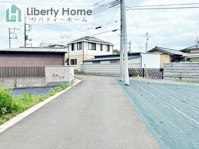 古河市中田　中古戸建の前面道路含む現地写真