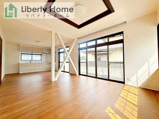古河市中田　中古戸建の居間・リビング