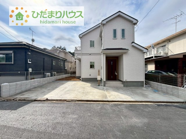 【駐車場】 | 牛久市神谷2丁目23番　新築戸建 | 駐車場3台分！ワゴン車+軽自動車はもちろん、パパのお仕事の車も敷地内に停められますね♪