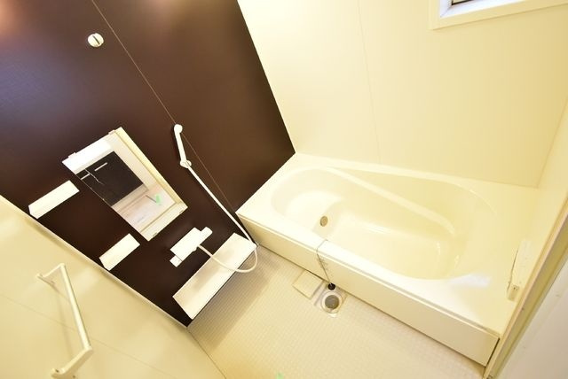 ベルソレイユ春岡Ｂ棟の浴室