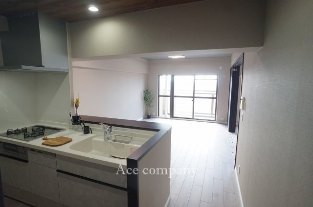 【居間・リビング】 | ファミールハイツ八尾B棟 | 【LDK：約14.5帖】対面式のカウンターキッチンです♪