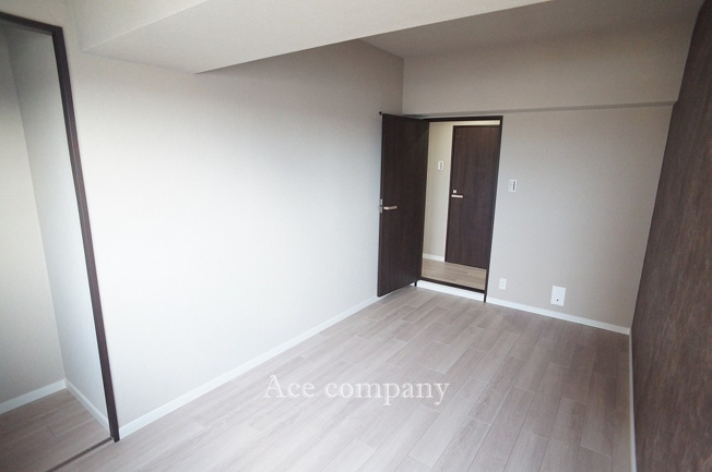 【寝室】 | ファミールハイツ八尾B棟 | 【洋室6帖】収納完備です♪