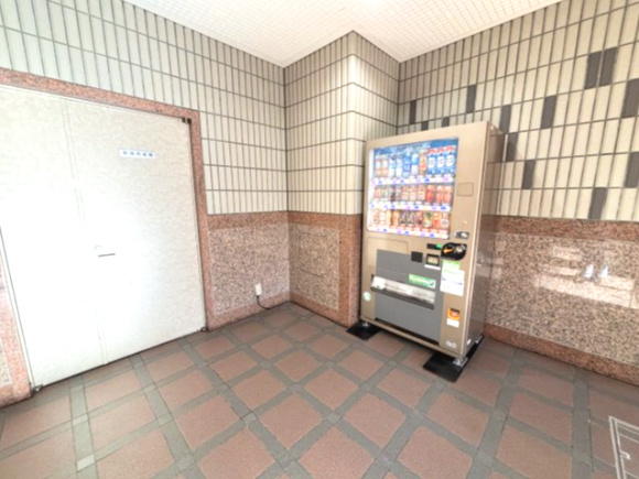 敷地内自動販売機です。