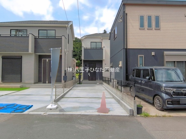 『八王子市新築戸建て』八王子市西寺方町1123-1【仲介手数料無料】の外観|～仲介手数料無料☆八王子ひなた不動産～八王子市西寺方町　新築戸建て