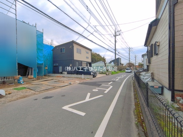 『八王子市新築戸建て』八王子市西寺方町1123-1【仲介手数料無料】の前面道路含む現地写真|～仲介手数料無料☆八王子ひなた不動産～八王子市西寺方町　新築戸建て