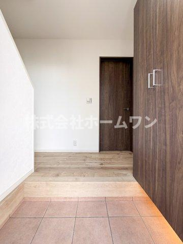 あきる野市瀬戸岡　中古戸建の玄関