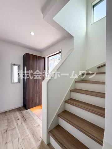 あきる野市瀬戸岡　中古戸建の玄関