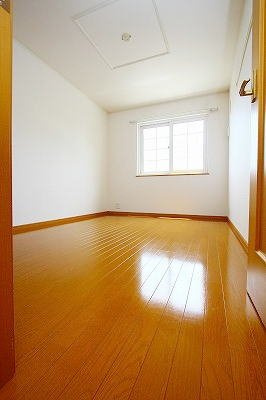 サンライズ憩　Ⅲの内装|明るい色調の室内です