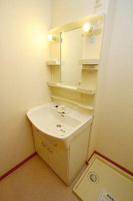 サンライズ憩　Ⅲの洗面所|忙しい朝には欠かせない洗面所です