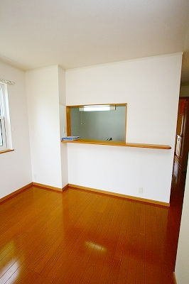 サンライズ憩　Ⅲのキッチン|コンパクトなキッチンで掃除もラクラク