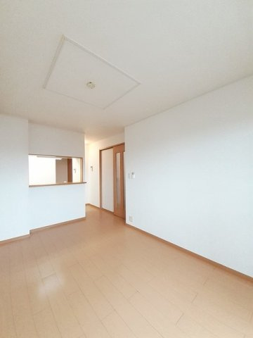 熊本市東区小山２丁目のアパートの居間・リビング|ゆったりとした居間です