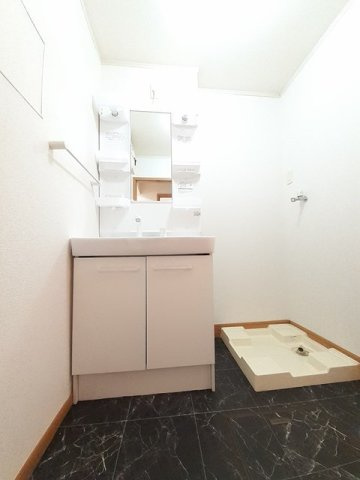 熊本市東区小山２丁目のアパートの洗面所|忙しい朝には欠かせない洗面所です