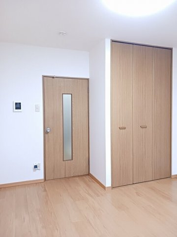 サニーフラッツＨＲの内装|明るい室内です