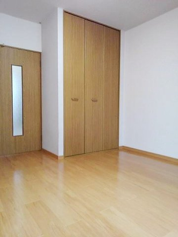 熊本市東区西原１丁目の賃貸マンションの内装|明るい室内です