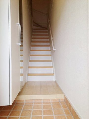 ヴィラ　ブリッサの玄関|収納もある玄関です