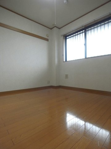 コーポ光の森の内装|明るい色調の室内です