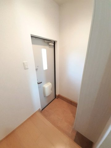 アミーゴ池尻Ｂの玄関|明るい玄関です