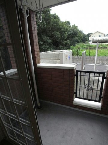 サンヒルズ弐番館のバルコニー|外からの目が気にならないバルコニーで洗濯物が干せます