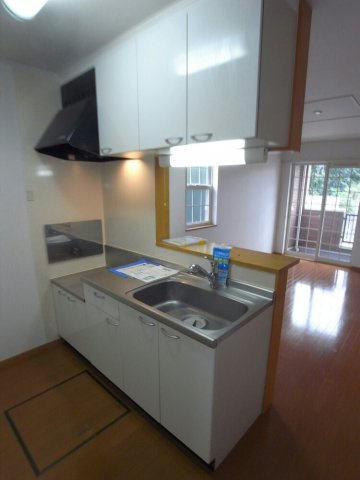 サンヒルズ弐番館のキッチン|お料理しやすいキッチンです