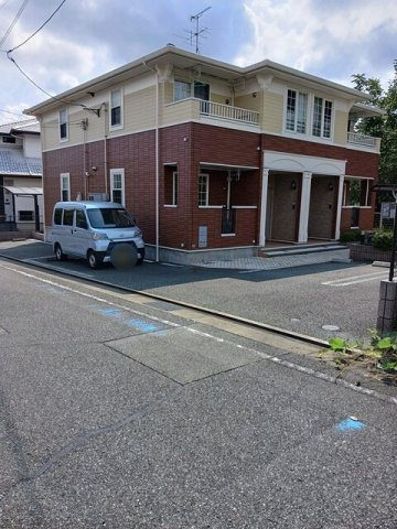 サンヒルズ弐番館の駐車場|カースペースがあります