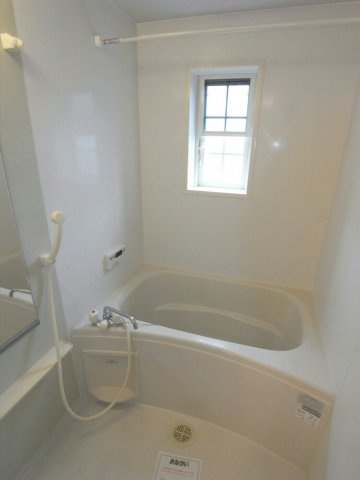 サンヒルズ弐番館の浴室|ゆったり過ごせるお風呂です