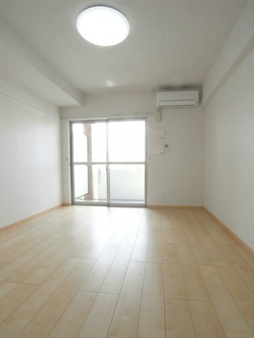 グラン・スイートの居間・リビング|こちらのリビングで趣味の時間をお楽しみください