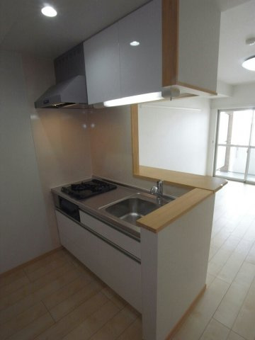 グラン・スイートのキッチン|コンパクトなキッチンで掃除もラクラク