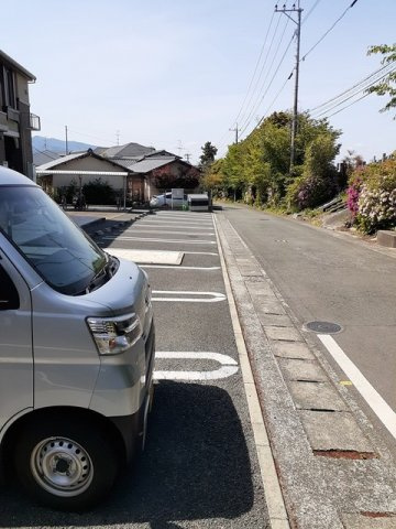 カーザ・ミィアの駐車場|駐車場に車を止められます