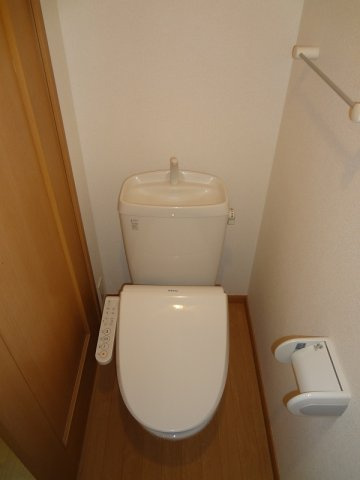熊本市中央区黒髪４丁目のアパートのトイレ|落ち着いた色調のトイレです