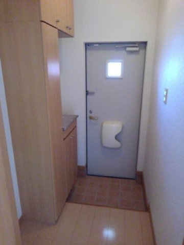 熊本市北区四方寄町のアパートの玄関|ゆったりとした玄関です
