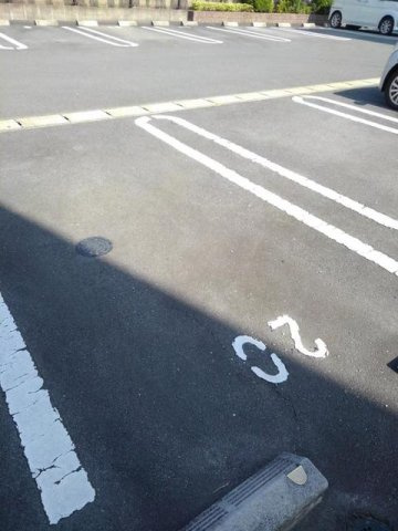 シャルム　ミツキの駐車場|車をお持ちの方に嬉しい駐車場付きの物件です