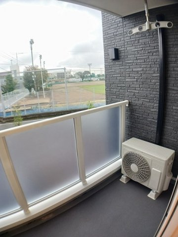 シャインエクセレントのバルコニー|外からの目が気にならないバルコニーで洗濯物が干せます