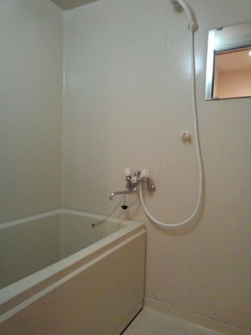 クレセントハイツの浴室|コンパクトで使いやすいお風呂です