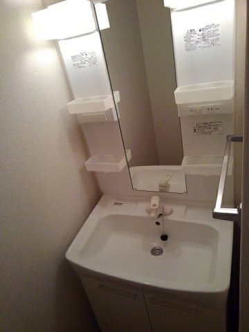 クレセントハイツの洗面所|コンパクトで使いやすい洗面所