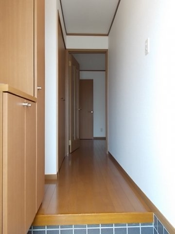 ラ・プラージュ　ピュアの玄関|明るい玄関です