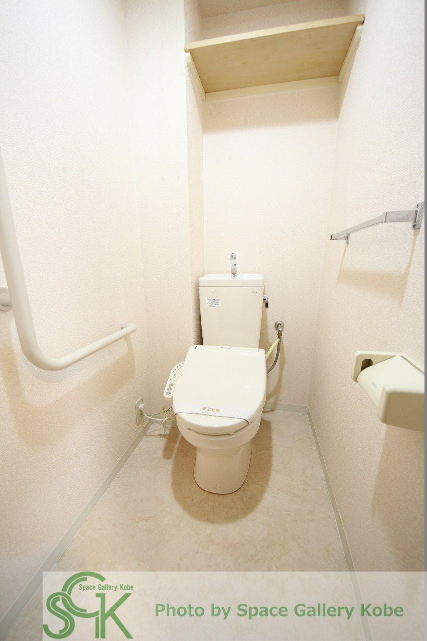 プラザハイツ二ツ屋　A棟のトイレ|※お部屋により仕様が異なる可能性があります。