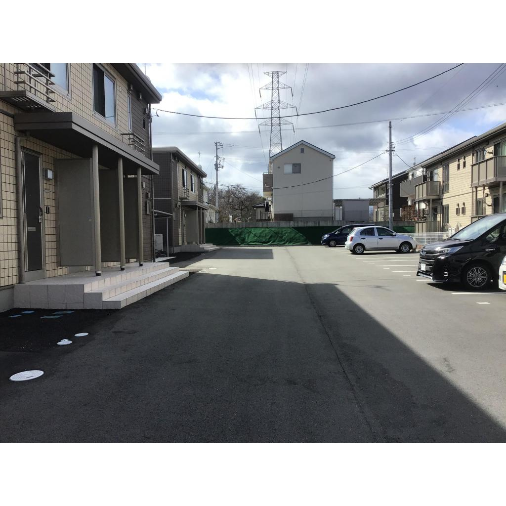 スマートハイツＦの駐車場