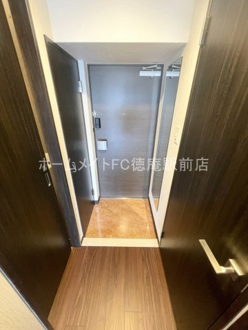 プレジオ城東の玄関