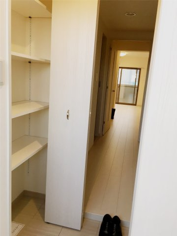 シャトー江北の玄関