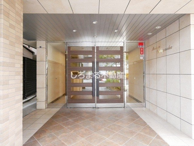 メゾン夕陽ヶ丘のエントランス