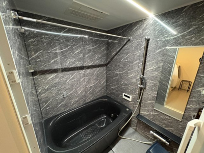 【浴室】 | 杜の街グレース岡山 ザ・タワー | 「1418サイズの浴室を採用。落ち着いた雰囲気で、リラックスできる空間です。」
