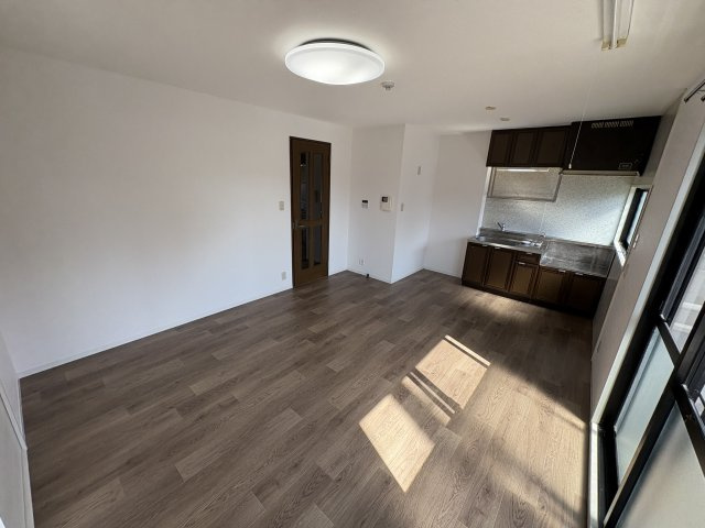 メゾンシャルマンの居間・リビング