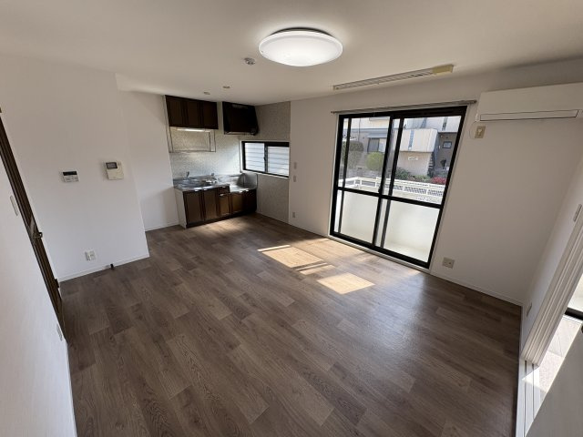 メゾンシャルマンの居間・リビング